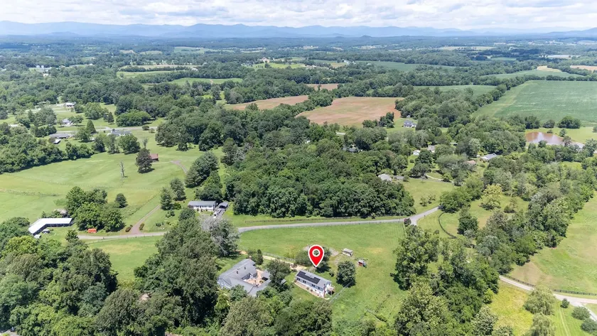 Private Fenced Yard for Dogs/Horses - 2BR Cottage - Image 1