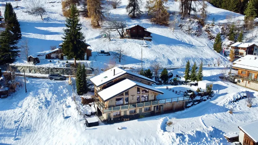 Luxury Swiss chalet 5 bedrooms 6 bathrooms - Image 1