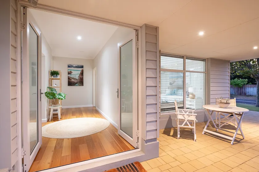 The Barefoot Nook - Image 1