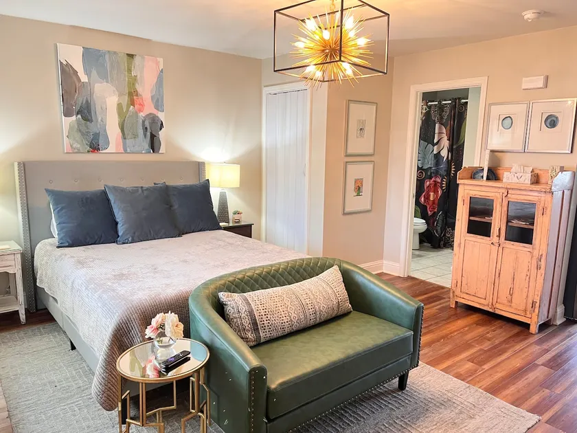 Samtida Chic Condo Biloxi - Image 1
