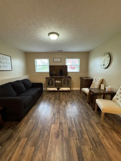 Home Away -Spacious, clean, close to Ark - Image 1