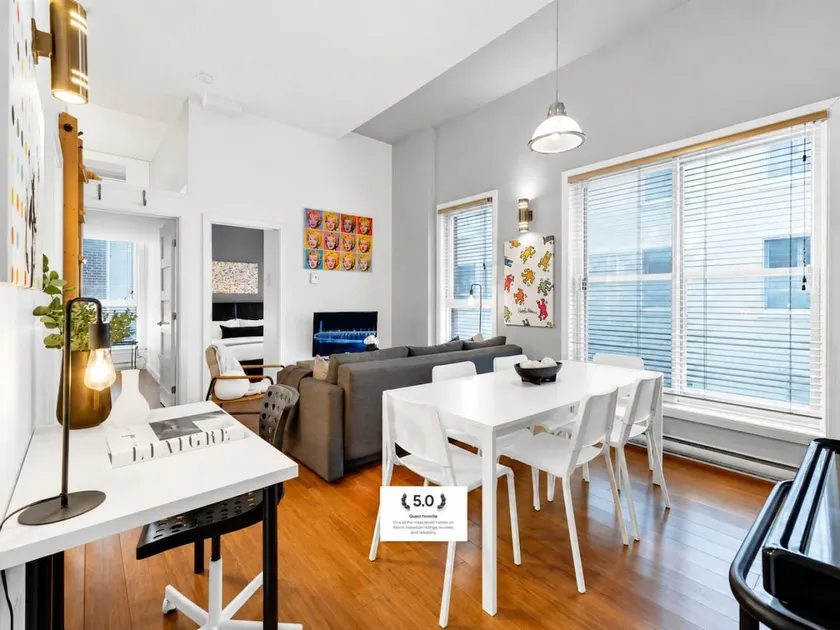 LiV MTL | Spacious 2BR + Mezzanine • F1 Grand Prix - Image 1