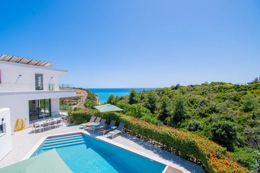 Fantastisk villa med enastående havsutsikt och modern design - Image 1