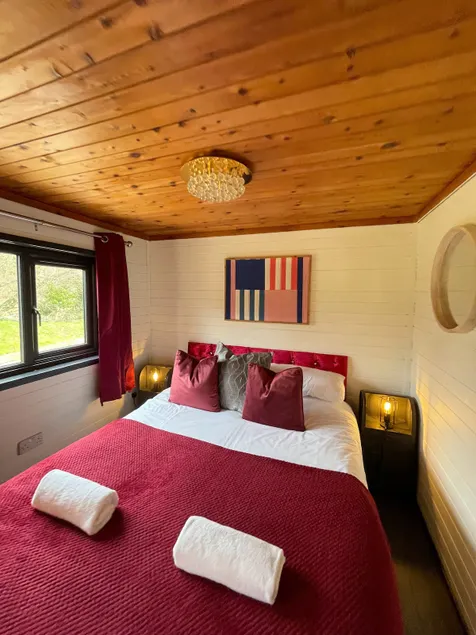 Otter 2 Lodge - Private Hot Tub- Dog Friendly - Image 1