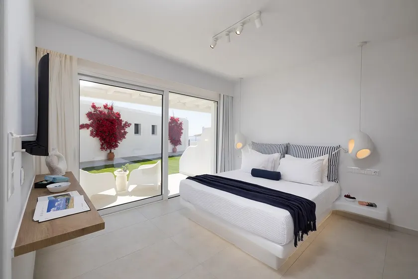 Comfort Suite with Partial Sea View - Image 1