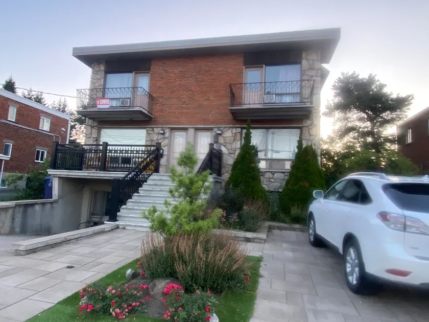 Sunny renovated basement for4,High speed internet👍 - Image 1