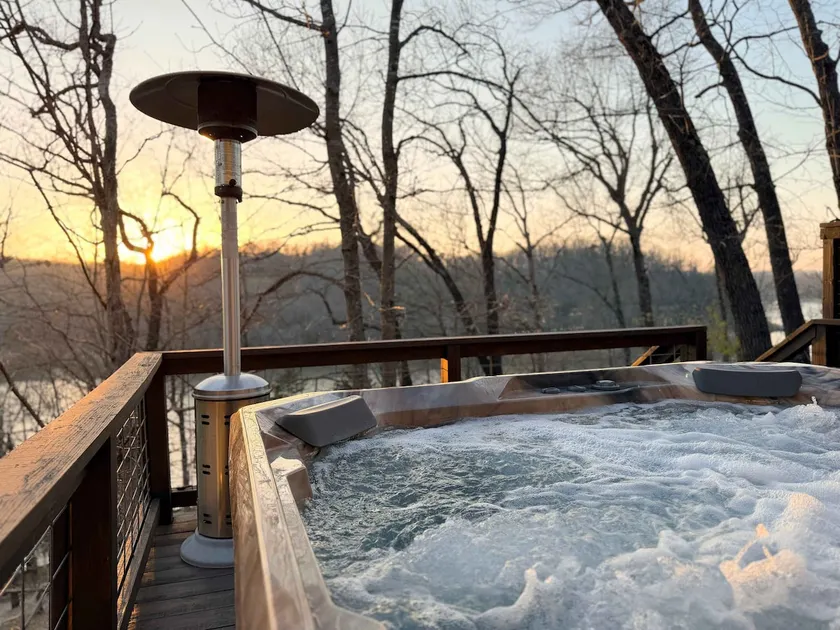 Cozy Beaver Lake Getaway - Image 1