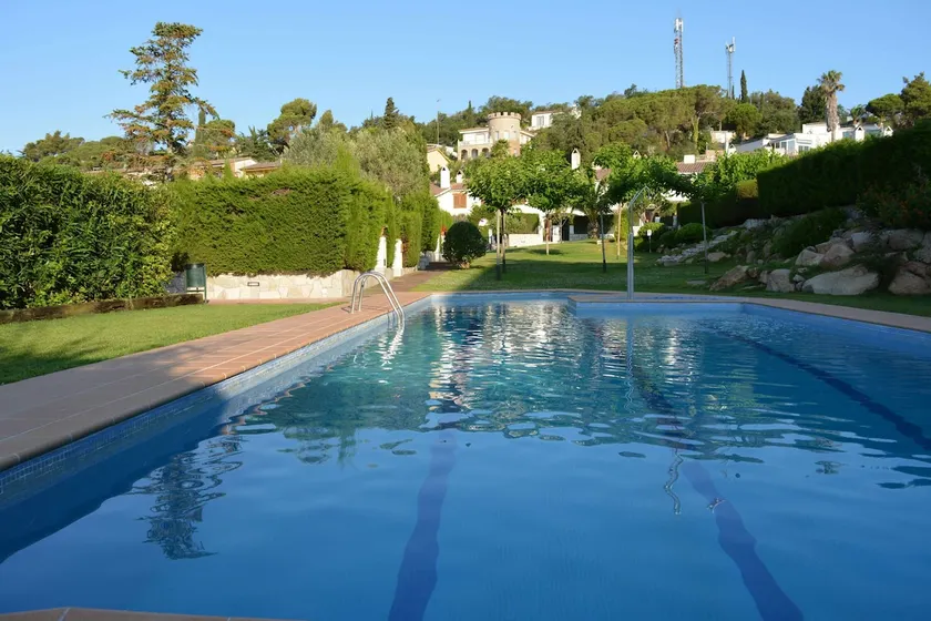 Casa Blanca 19 – Piscina, BBQ e Wifi (5 pax) - Image 1