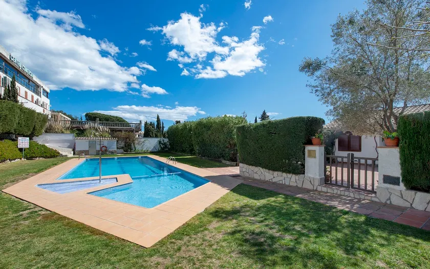 Casa Blanca 34 – Piscina e Praia Privada Wifi - Image 1
