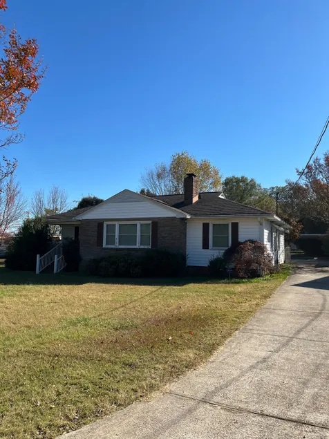 Huge, nice, & 100% private home! - Image 1