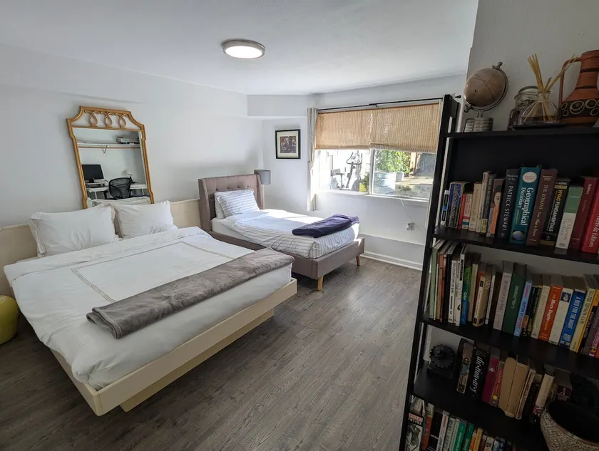 Large Suite • Free Parking • Laundry • Fast Wi-Fi - Image 1