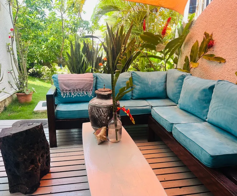 Beach Townhouse, near hip strip, beach, airport - Image 1