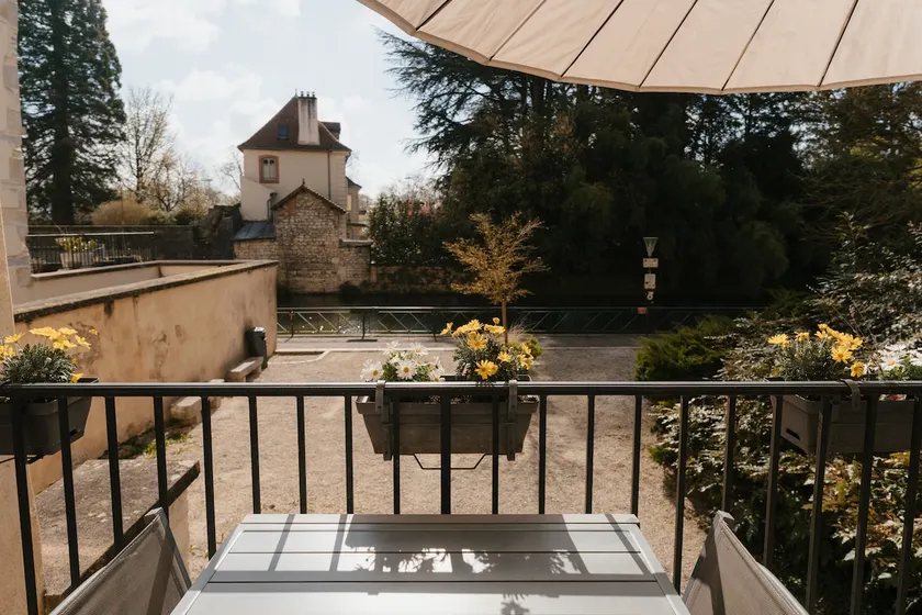 Private terrace by the canal | Very central - Image 1