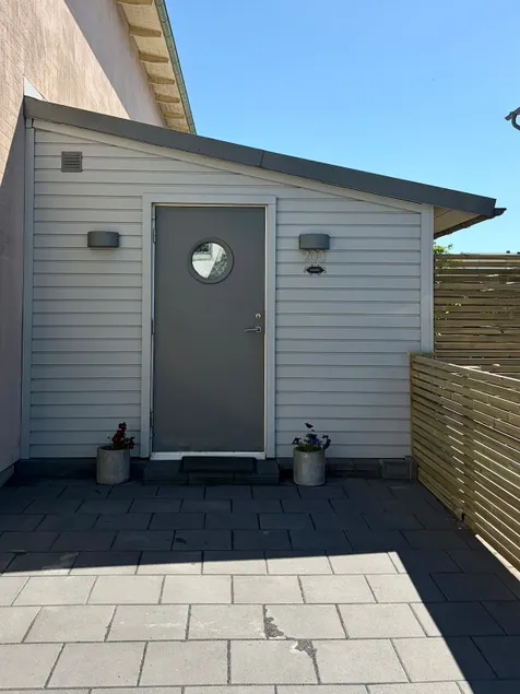 Garden house with parking in central Malmo - Image 1