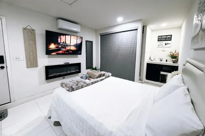Private Suite | Queen Bed| Warm area - Image 1