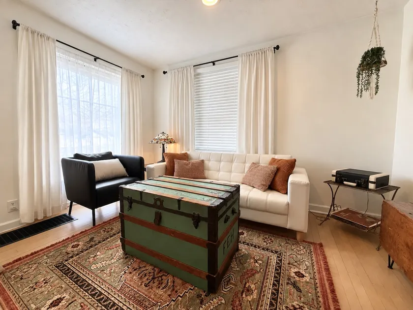 *Southlyn Sunset | Natural Light | 2BR Getaway* - Image 1