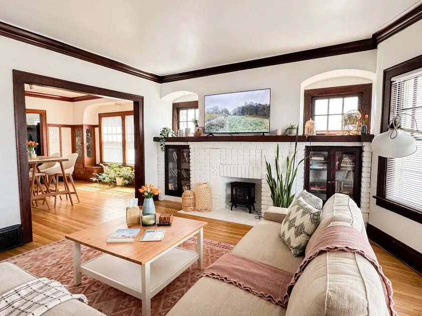 Look no further in Lakewood! 2bed 1bath Central AC - Image 1