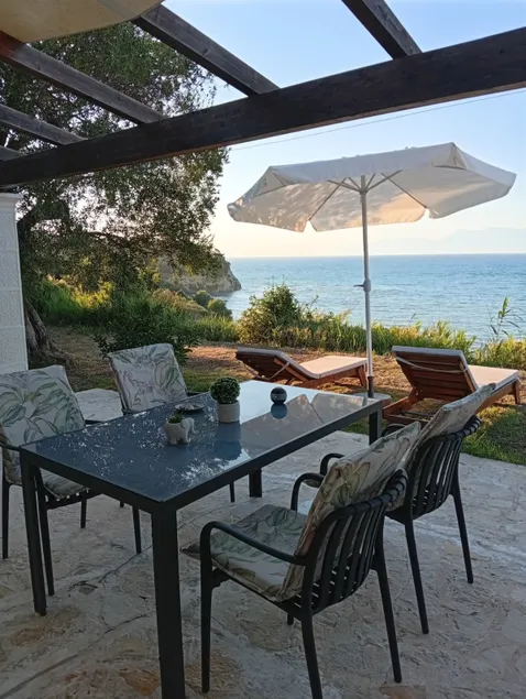 Sklavenitis Panoramic Seaview Beach Apartment - Image 1