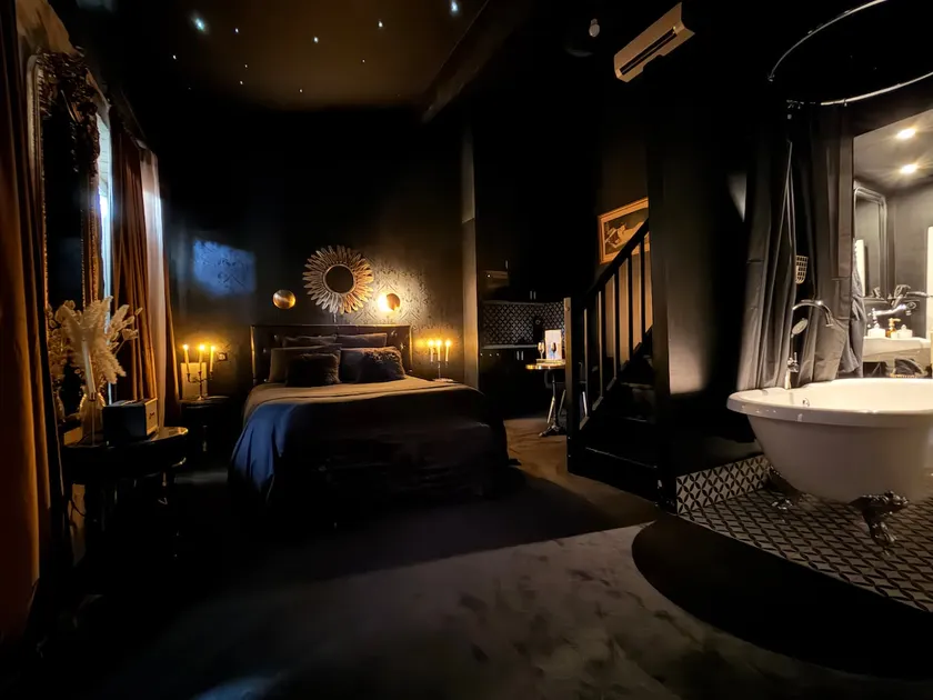 Les Secrets de Marie-Astrid, Suite Love Room - Image 1