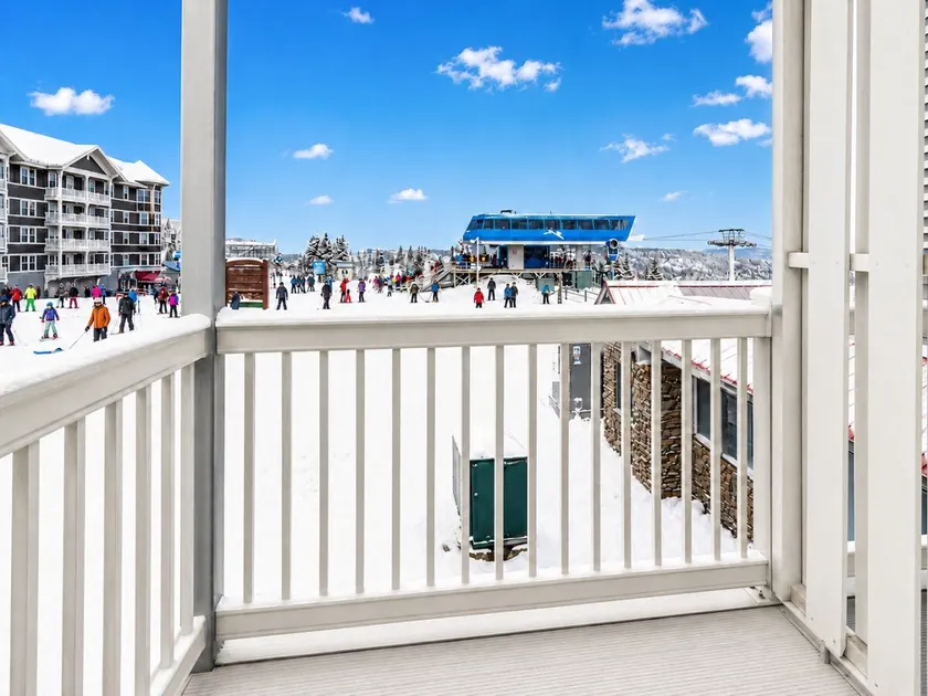 Snowshoe Condo w/ Mtn Views, Walk to Ski Lift - Image 1