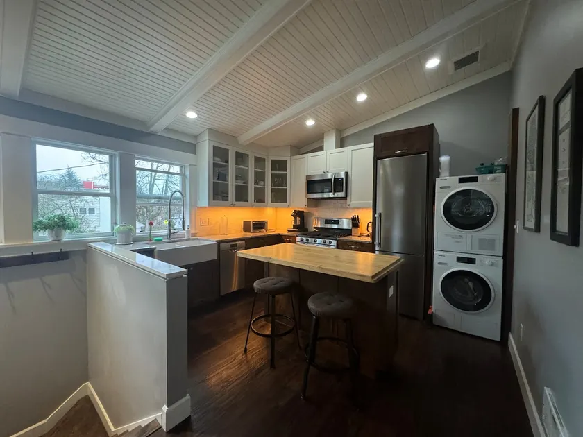 Green Lake Carriage Apartment - Image 1