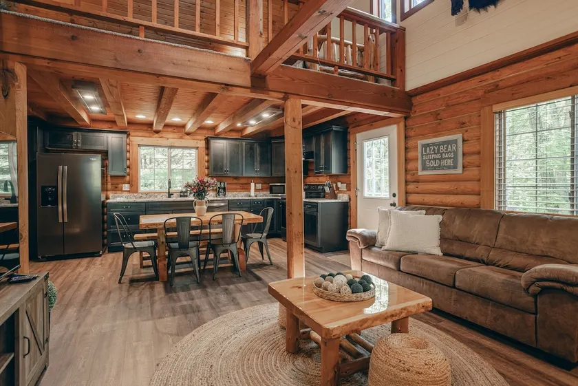 *** Fredelig Lazy Bear Lodge | Dit eget bjælkehus i skoven | 10 min fra Dells * - Image 1