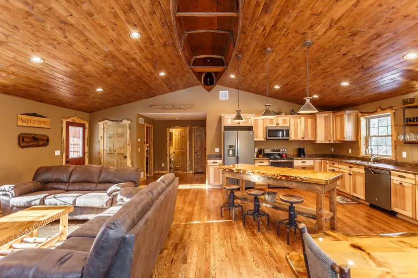 *** Den smukke Whitetail Ridge-Luksus 5BR Cabin, kun få minutter fra centrum *** - Image 1