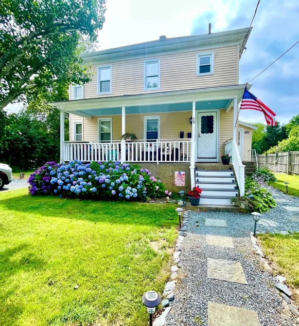 Jamestown Conanicut Island Retreat - The Island Life! - Image 1