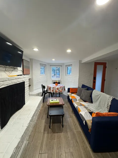Capitol Cove - Renovated Apartment on the Hill - Image 1