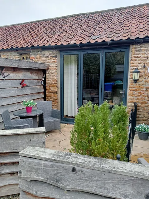 Dog Friendly Larch Cottage, dans le magnifique village rural de Ruston - Image 1