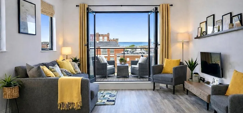 Margate Penthouse Private Balconies Sea Glimpses Gated Parking Air-Con The Penthouse Margate - Image 1