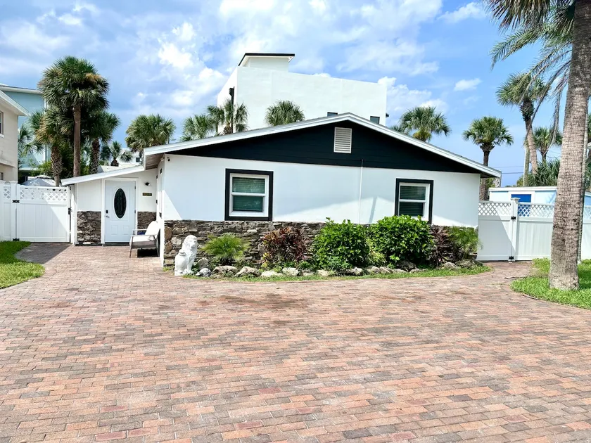 Location! 60 sec. to Beach and Flagler! - Image 1