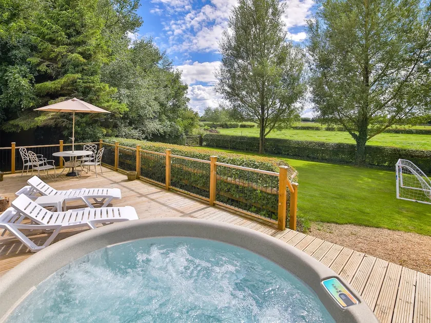 1 Luckington Stables-W8321 - Image 1