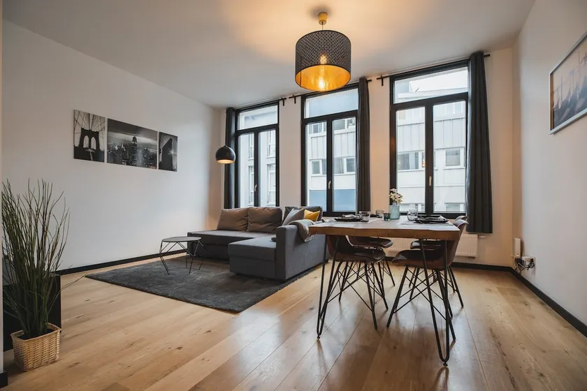 Cozy 1-BR Antwerp Gem + Free parking - Image 1