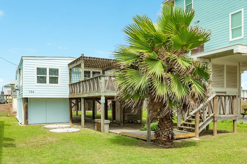 Fully Remodeled 2026– Beach Views, Steps to Beach - Image 1