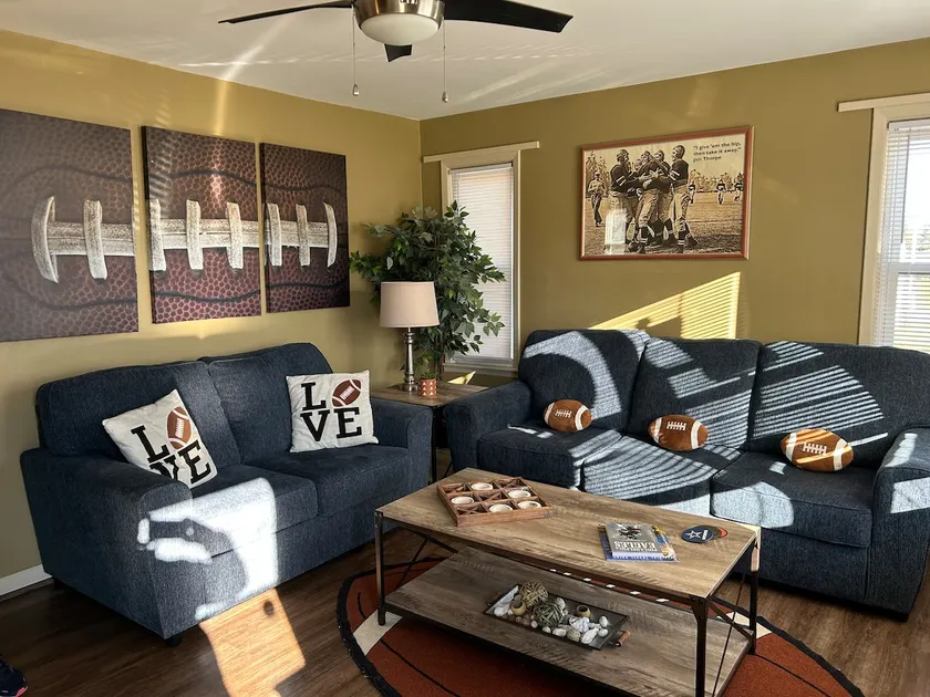 THE FOOTBALL HOUSE. WALK to HOF. Adorable + Clean - Image 1