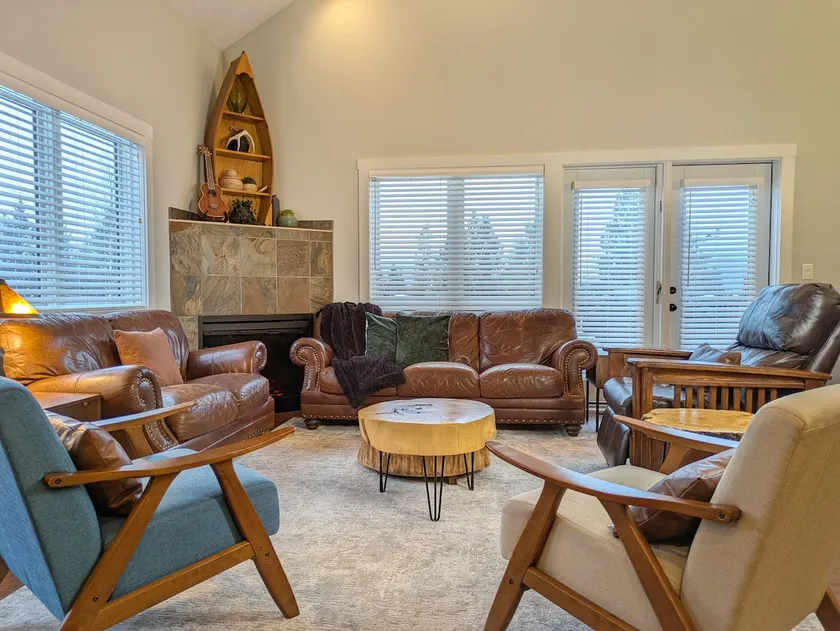 FamilyFriendly InfraredSauna Mountainviews Radium - Image 1