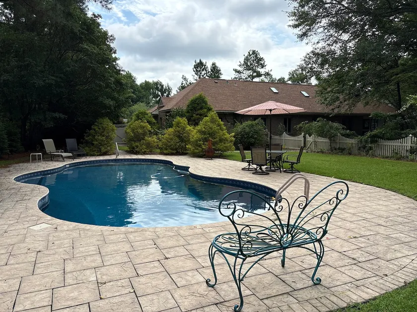 Comfy in-law suite on Hayward Creek with pool - Image 1