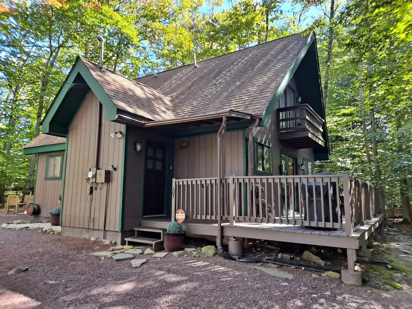 🐻The Poconos Rustic Cozy Bear Chalet Pet-Friendly - Image 1