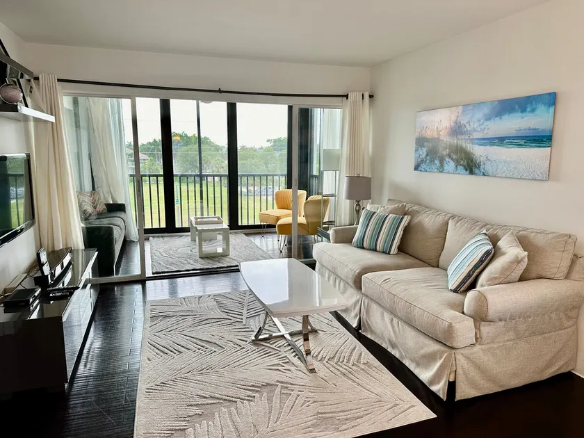 Newly renovated and beautiful condominium - Image 1