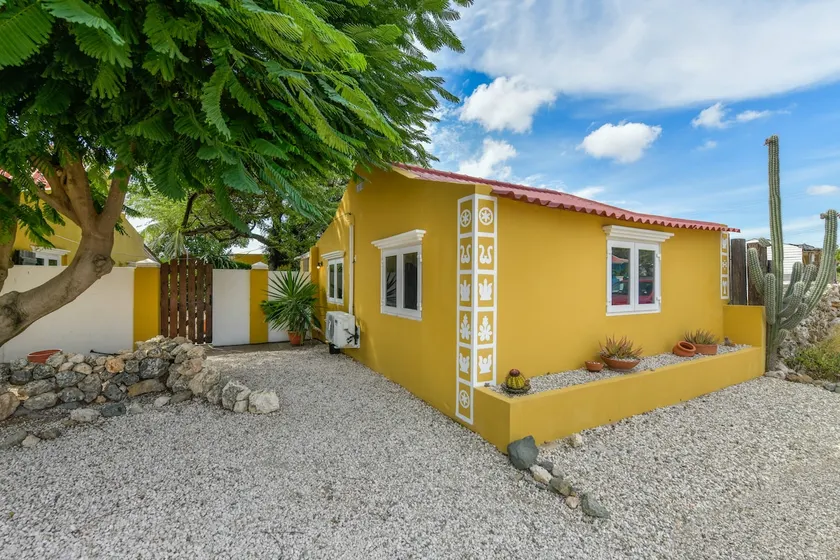 Tropical Cottage w/ Pool - Image 1
