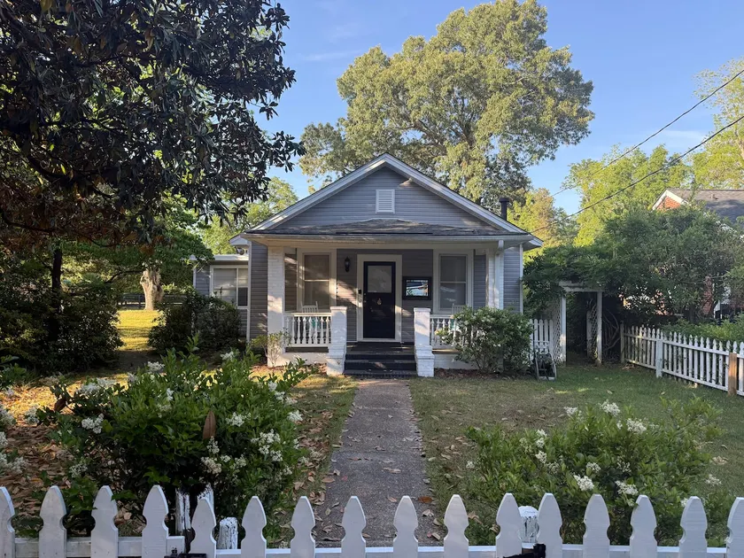 South Boundary Cottage downtown horse district - Image 1