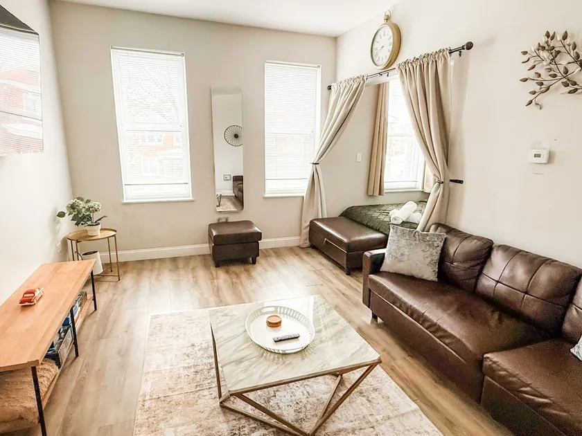 Sunny 1BR Walk-Up Bridgeport | Easy Street Parking - Image 1