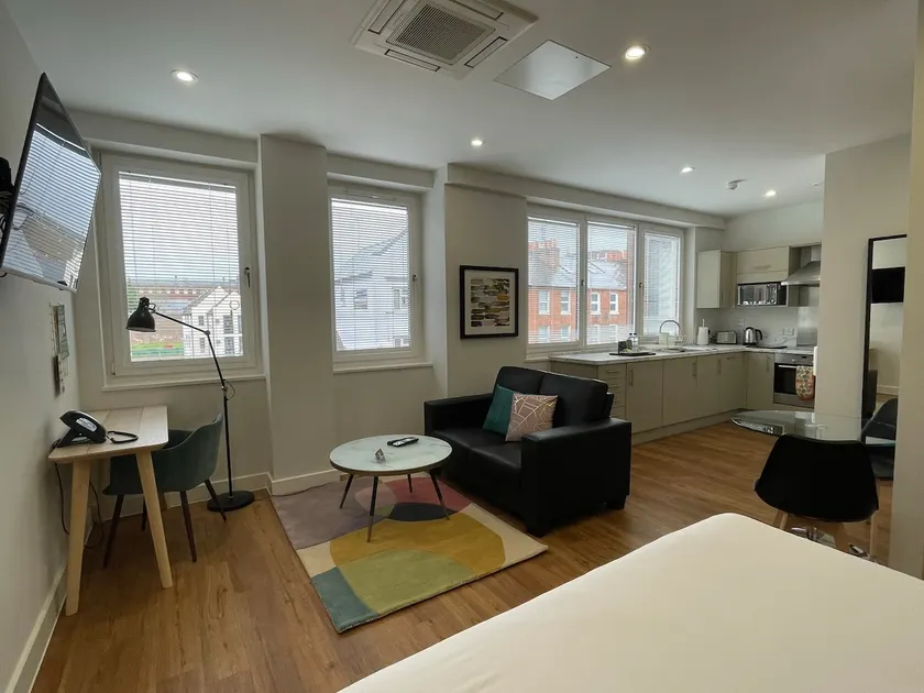 Deluxe Studio Apartment at 100 Kings Road by House of Fisher - Image 1