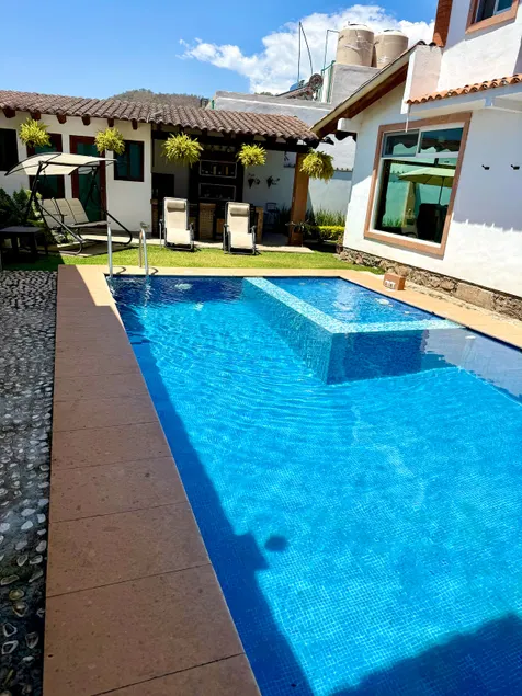 House in Valle de Bravo with a pool and near the lake - Image 1
