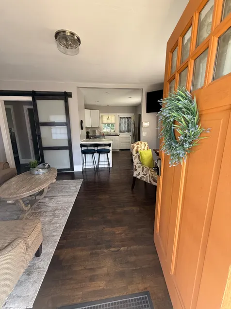 Renovated turn of the century downtown cottage - Image 1