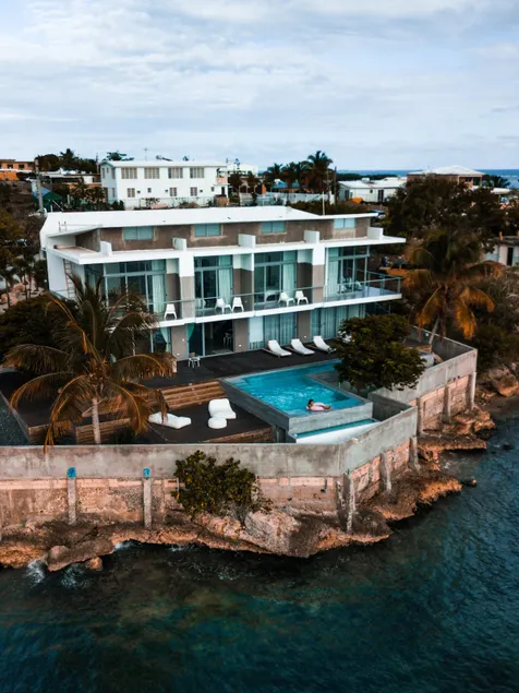 Villa Mariposa Ocean Front Mansion W/Infinity Pool - Image 1