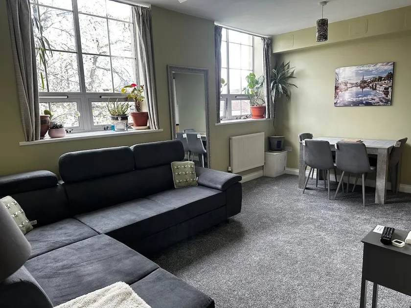 Superb Peaceful 1 bed apartment in St George. - Image 1