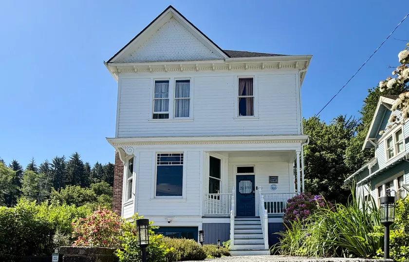 Tonquin's Rest Guest Suite in Astoria, Oregon - Image 1