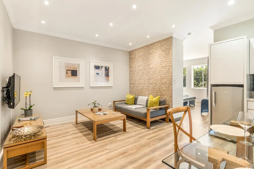 Luxury Serviced Apartment. Best Area in Sandton. - Image 1